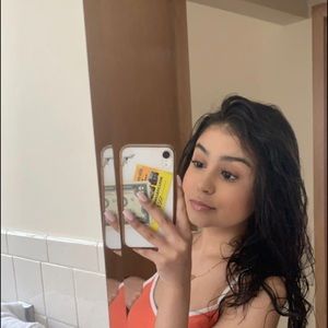 Meet your Posher, Yamila